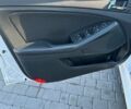 Білий Кіа Оптіма, об'ємом двигуна 2 л та пробігом 245 тис. км за 8900 $, фото 21 на Automoto.ua