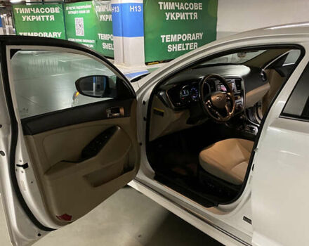 Белый Киа Оптима, объемом двигателя 2.4 л и пробегом 240 тыс. км за 9000 $, фото 12 на Automoto.ua