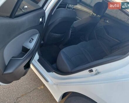 Киа Оптима 2013 в Киеве на Automoto.ua Белый Киа Оптима, объемом двигателя 2.36 л и пробегом 262 тыс. км за 11500 $, фото 13 на Automoto.ua