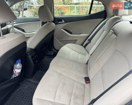 Білий Кіа Оптіма, об'ємом двигуна 2.4 л та пробігом 200 тис. км за 9800 $, фото 11 на Automoto.ua