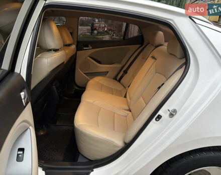 Белый Киа Оптима, объемом двигателя 0 л и пробегом 188 тыс. км за 8800 $, фото 23 на Automoto.ua