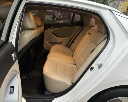 Білий Кіа Оптіма, об'ємом двигуна 2.4 л та пробігом 188 тис. км за 8800 $, фото 19 на Automoto.ua