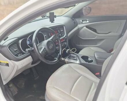 Білий Кіа Оптіма, об'ємом двигуна 2.4 л та пробігом 111 тис. км за 9000 $, фото 17 на Automoto.ua