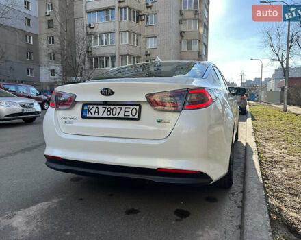 Білий Кіа Оптіма, об'ємом двигуна 2.4 л та пробігом 200 тис. км за 9800 $, фото 6 на Automoto.ua