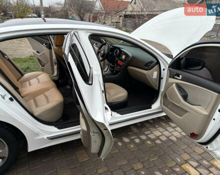 Белый Киа Оптима, объемом двигателя 0 л и пробегом 188 тыс. км за 8800 $, фото 17 на Automoto.ua