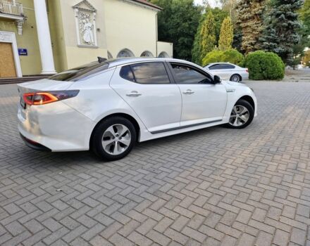 Белый Киа Оптима, объемом двигателя 2.4 л и пробегом 230 тыс. км за 8000 $, фото 4 на Automoto.ua