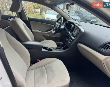 Білий Кіа Оптіма, об'ємом двигуна 2.4 л та пробігом 200 тис. км за 9800 $, фото 12 на Automoto.ua