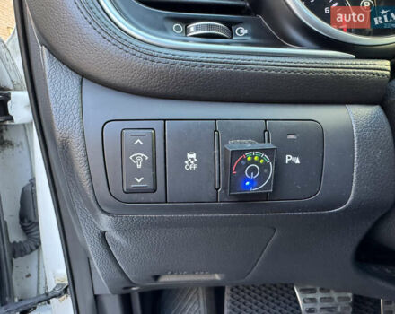 Белый Киа Оптима, объемом двигателя 2.36 л и пробегом 205 тыс. км за 11500 $, фото 17 на Automoto.ua