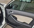 Білий Кіа Оптіма, об'ємом двигуна 2.36 л та пробігом 168 тис. км за 10900 $, фото 8 на Automoto.ua