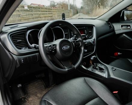 Белый Киа Оптима, объемом двигателя 2 л и пробегом 213 тыс. км за 8300 $, фото 4 на Automoto.ua