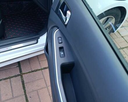 Белый Киа Оптима, объемом двигателя 2.36 л и пробегом 258 тыс. км за 10300 $, фото 26 на Automoto.ua