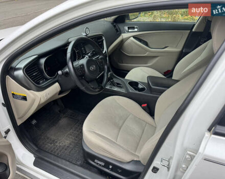 Білий Кіа Оптіма, об'ємом двигуна 2.4 л та пробігом 200 тис. км за 9800 $, фото 8 на Automoto.ua