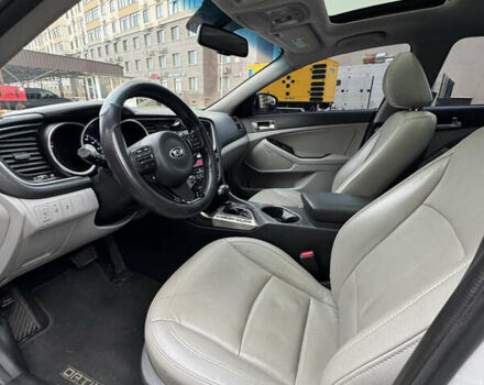 Білий Кіа Оптіма, об'ємом двигуна 2.4 л та пробігом 167 тис. км за 11800 $, фото 23 на Automoto.ua