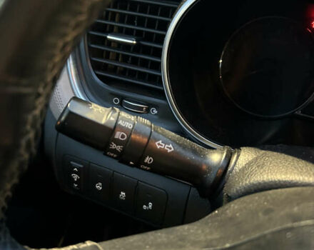 Білий Кіа Оптіма, об'ємом двигуна 2 л та пробігом 194 тис. км за 12900 $, фото 27 на Automoto.ua