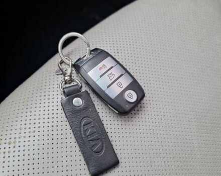 Білий Кіа Оптіма, об'ємом двигуна 2.4 л та пробігом 111 тис. км за 9000 $, фото 27 на Automoto.ua