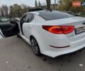 Білий Кіа Оптіма, об'ємом двигуна 2 л та пробігом 283 тис. км за 11500 $, фото 4 на Automoto.ua