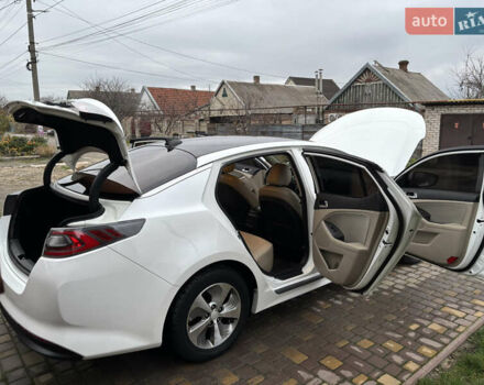 Белый Киа Оптима, объемом двигателя 0 л и пробегом 188 тыс. км за 8800 $, фото 15 на Automoto.ua