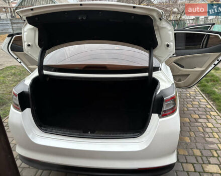 Белый Киа Оптима, объемом двигателя 0 л и пробегом 188 тыс. км за 8800 $, фото 13 на Automoto.ua