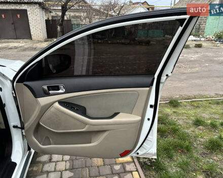 Белый Киа Оптима, объемом двигателя 0 л и пробегом 188 тыс. км за 8800 $, фото 30 на Automoto.ua