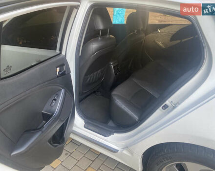 Белый Киа Оптима, объемом двигателя 2.36 л и пробегом 250 тыс. км за 11500 $, фото 25 на Automoto.ua