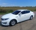 Белый Киа Оптима, объемом двигателя 2 л и пробегом 280 тыс. км за 10400 $, фото 3 на Automoto.ua