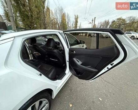 Білий Кіа Оптіма, об'ємом двигуна 2 л та пробігом 283 тис. км за 11500 $, фото 5 на Automoto.ua