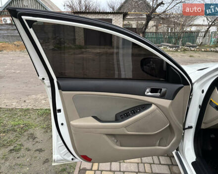 Белый Киа Оптима, объемом двигателя 0 л и пробегом 188 тыс. км за 8800 $, фото 19 на Automoto.ua