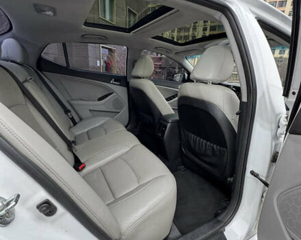 Білий Кіа Оптіма, об'ємом двигуна 2.4 л та пробігом 167 тис. км за 11800 $, фото 12 на Automoto.ua