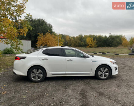 Білий Кіа Оптіма, об'ємом двигуна 2.36 л та пробігом 235 тис. км за 8800 $, фото 8 на Automoto.ua