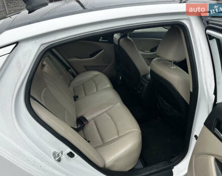 Белый Киа Оптима, объемом двигателя 2.36 л и пробегом 132 тыс. км за 10900 $, фото 4 на Automoto.ua