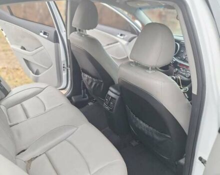 Білий Кіа Оптіма, об'ємом двигуна 2.4 л та пробігом 111 тис. км за 9000 $, фото 28 на Automoto.ua