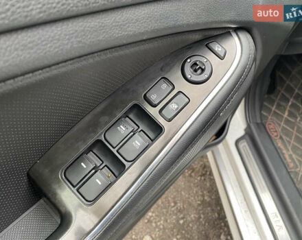 Білий Кіа Оптіма, об'ємом двигуна 2.36 л та пробігом 235 тис. км за 8800 $, фото 32 на Automoto.ua