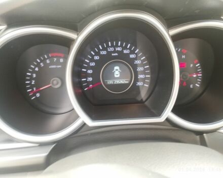 Белый Киа Оптима, объемом двигателя 2 л и пробегом 235 тыс. км за 11000 $, фото 5 на Automoto.ua