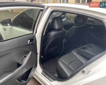 Белый Киа Оптима, объемом двигателя 2.4 л и пробегом 230 тыс. км за 8800 $, фото 5 на Automoto.ua