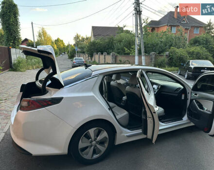 Білий Кіа Оптіма, об'ємом двигуна 2.36 л та пробігом 160 тис. км за 13000 $, фото 10 на Automoto.ua