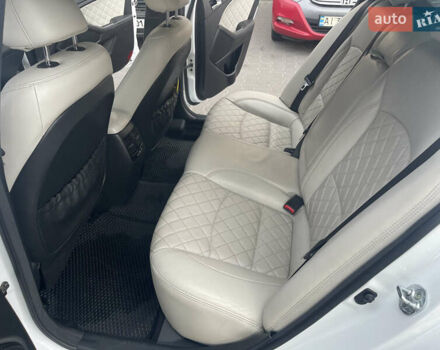 Білий Кіа Оптіма, об'ємом двигуна 2 л та пробігом 173 тис. км за 12800 $, фото 13 на Automoto.ua
