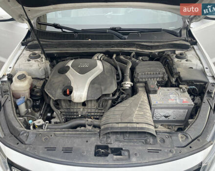 Білий Кіа Оптіма, об'ємом двигуна 2 л та пробігом 173 тис. км за 12800 $, фото 16 на Automoto.ua