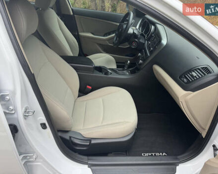 Білий Кіа Оптіма, об'ємом двигуна 2.36 л та пробігом 121 тис. км за 8950 $, фото 16 на Automoto.ua