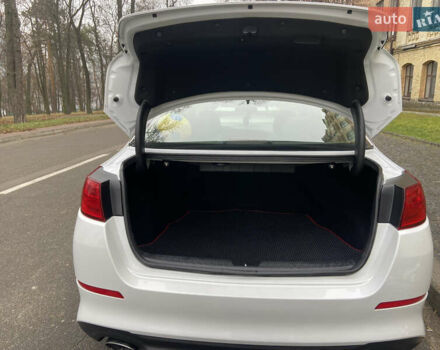 Білий Кіа Оптіма, об'ємом двигуна 2.4 л та пробігом 194 тис. км за 10500 $, фото 3 на Automoto.ua