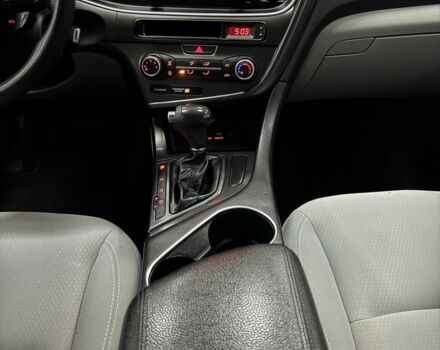 Білий Кіа Оптіма, об'ємом двигуна 2.4 л та пробігом 88 тис. км за 9800 $, фото 12 на Automoto.ua