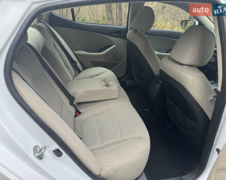 Білий Кіа Оптіма, об'ємом двигуна 2.36 л та пробігом 121 тис. км за 8950 $, фото 18 на Automoto.ua