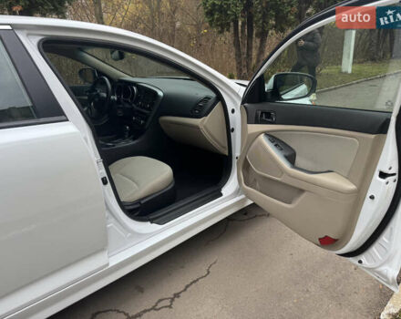 Білий Кіа Оптіма, об'ємом двигуна 2.36 л та пробігом 121 тис. км за 8950 $, фото 15 на Automoto.ua