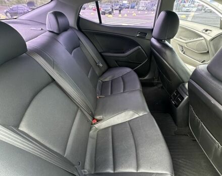 Білий Кіа Оптіма, об'ємом двигуна 2 л та пробігом 133 тис. км за 12000 $, фото 17 на Automoto.ua