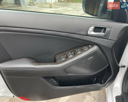 Белый Киа Оптима, объемом двигателя 2.36 л и пробегом 220 тыс. км за 8500 $, фото 5 на Automoto.ua