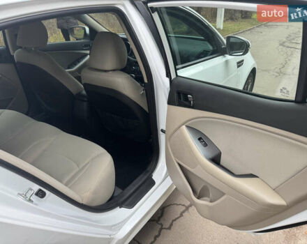 Білий Кіа Оптіма, об'ємом двигуна 2.36 л та пробігом 121 тис. км за 8950 $, фото 17 на Automoto.ua
