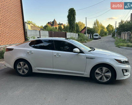 Білий Кіа Оптіма, об'ємом двигуна 2.36 л та пробігом 160 тис. км за 13000 $, фото 5 на Automoto.ua