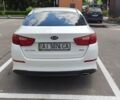 Білий Кіа Оптіма, об'ємом двигуна 1.7 л та пробігом 210 тис. км за 10000 $, фото 3 на Automoto.ua