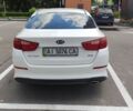 Білий Кіа Оптіма, об'ємом двигуна 1.7 л та пробігом 210 тис. км за 10000 $, фото 3 на Automoto.ua
