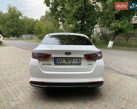 Білий Кіа Оптіма, об'ємом двигуна 2.36 л та пробігом 160 тис. км за 9999 $, фото 3 на Automoto.ua