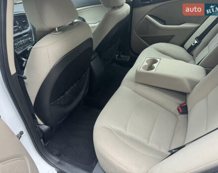 Білий Кіа Оптіма, об'ємом двигуна 2.36 л та пробігом 121 тис. км за 8950 $, фото 21 на Automoto.ua